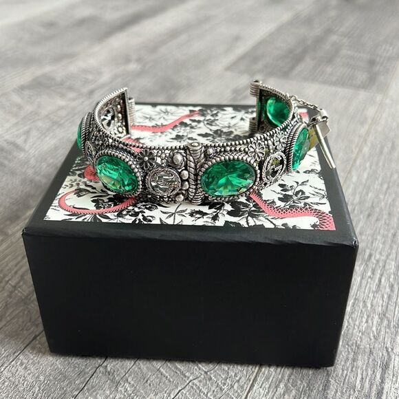 Gucci new!
Crystal-embellished Sterling-silver Bracelet - Green Sz 16 - Picture 5 of 14